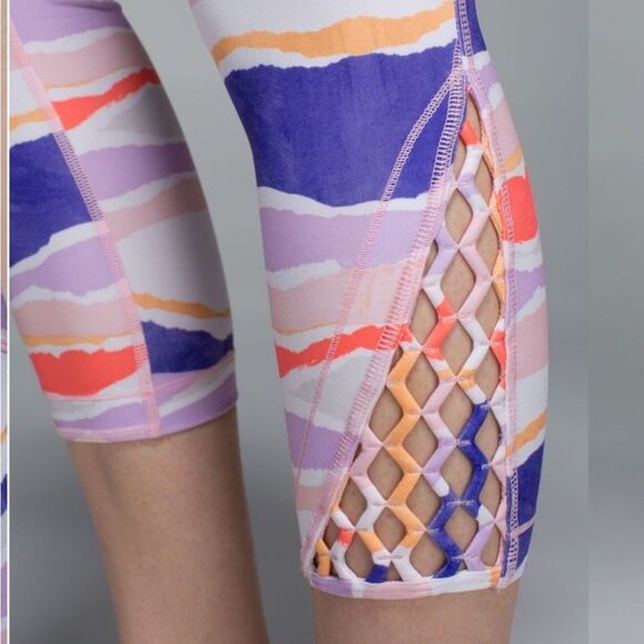 Lululemon True Self Crop Leggings Bleacher Stripe White Iris Flower size 6 - Picture 9 of 9